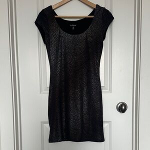 le chateau Black and Gold shimmering Metallic Cap-Sleeve Mini Dress- Size XXS